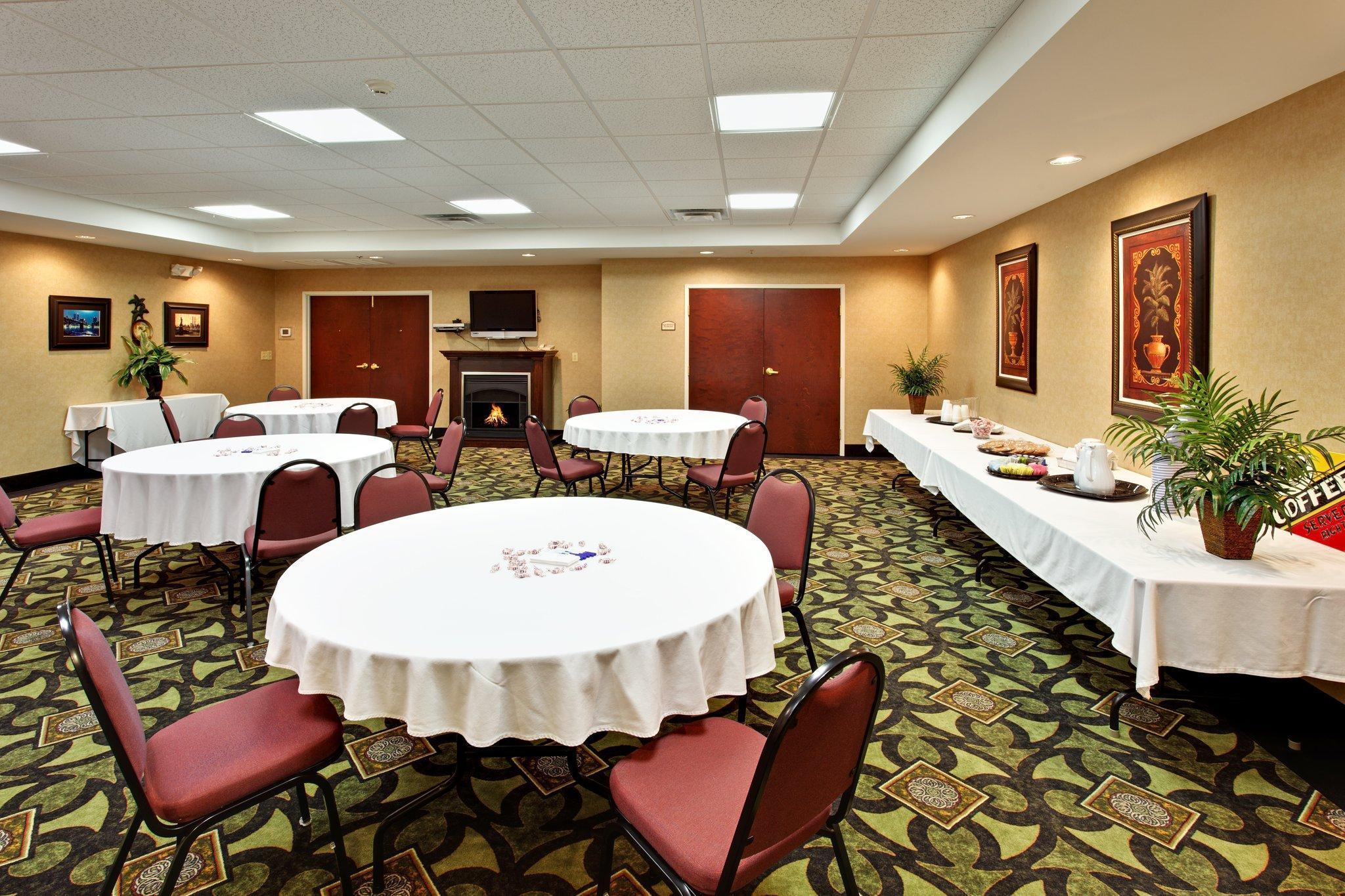 Holiday Inn Express Hotel & Suites Kingsport-Meadowview I-26 By Ihg Екстер'єр фото